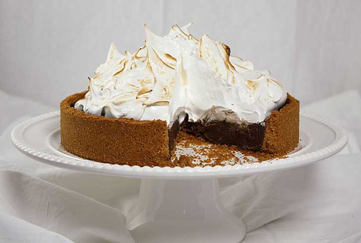Graces-Sweet-Life-Baileys-S-mores-Pie