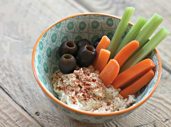 garlic-red-pepper-cauliflower-hummus