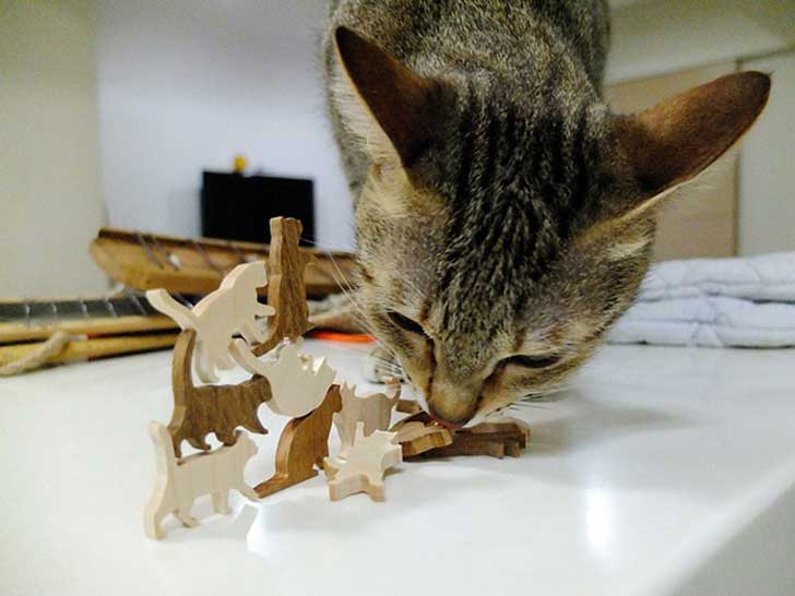 Con este Jenga felino pondrás a prueba tu equilibrio haciendo torres