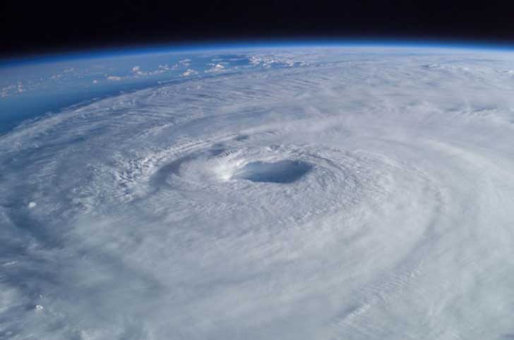 9-amazing-photography-hurricane-space.preview