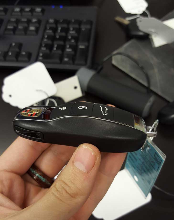 Una-llave-en-forma-de-auto