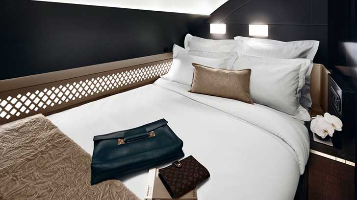 4989560-1000-1449572313-the_residence_bedroom_horizontal