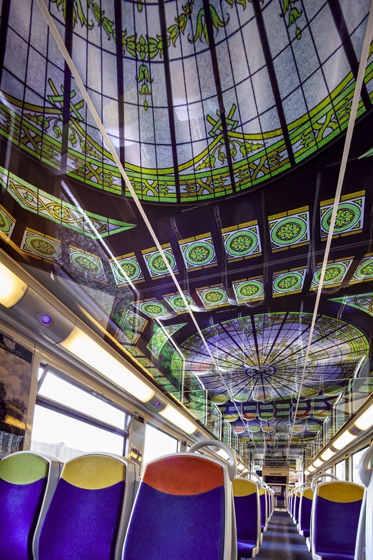 impressionist-art-public-trains-france-designboom-012