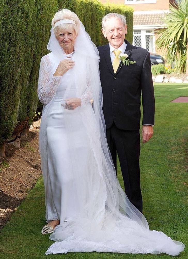 Resultado de imagem para vestido para 50 aniversario