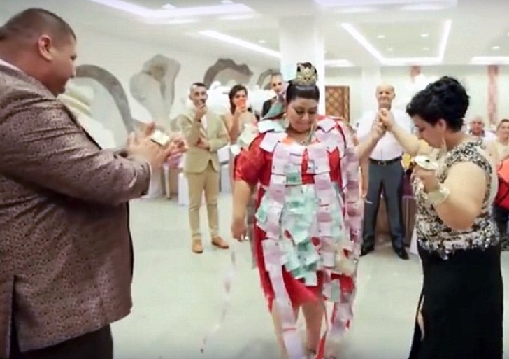 chica de 19 años utilizó un vestido de más de 220 mil dólares para