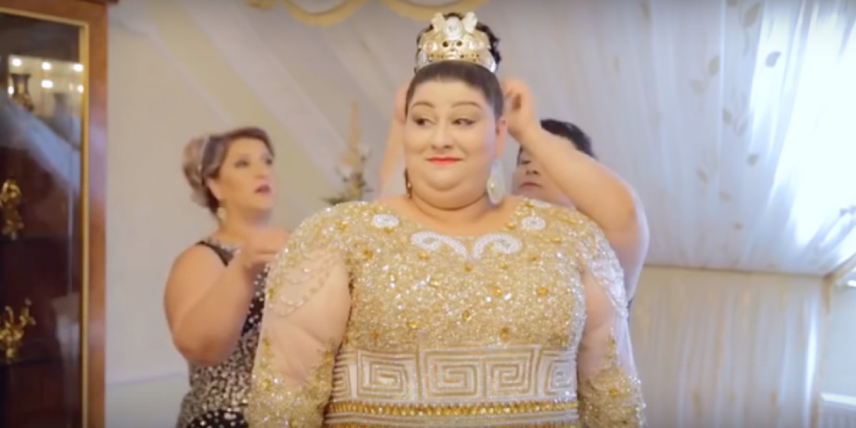 chica de 19 años utilizó un vestido de más de 220 mil dólares para