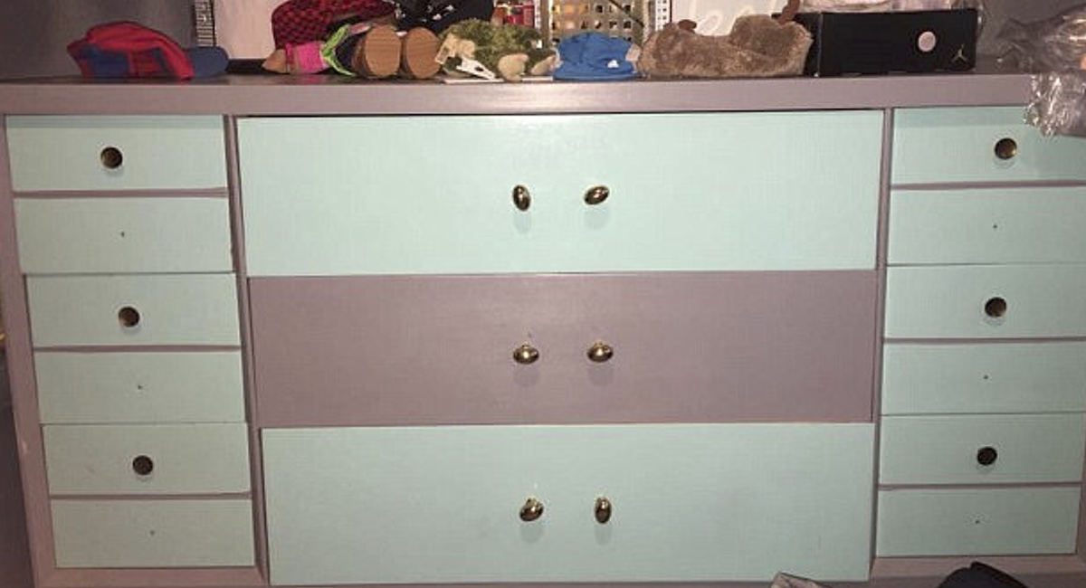 Esta foto de un mueble tiene dividido a Internet. Es azul y gris pero