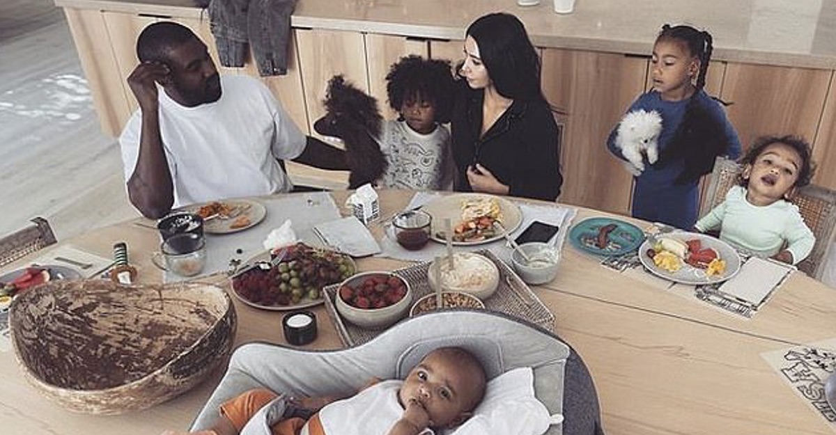 Así es un desayuno familiar en la casa de Kim Kardashian y Kanye West. No hay nada de glamour